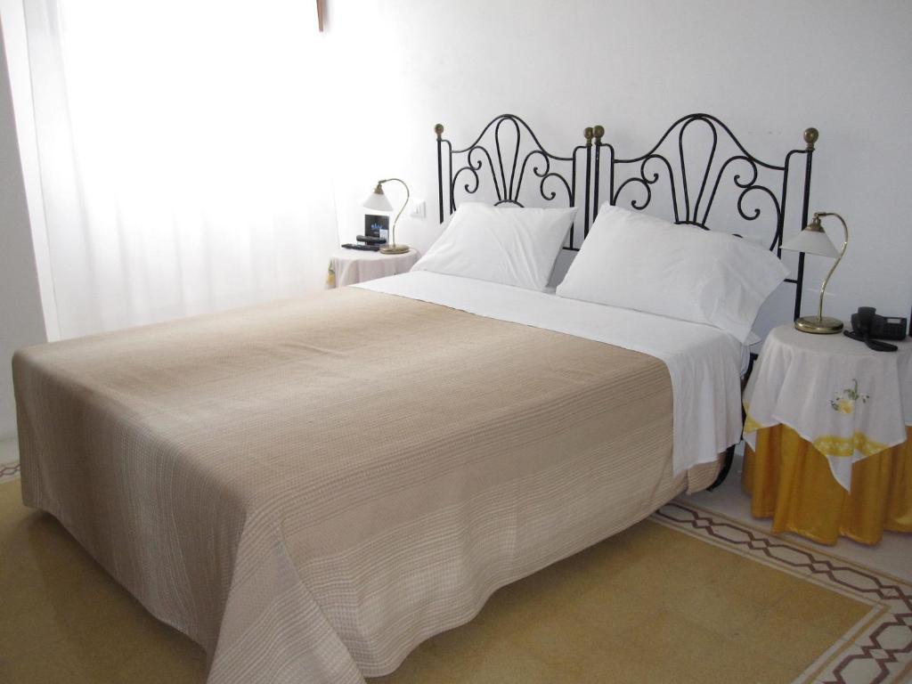 Hotel Santa Marina Antica Foresteria Santa Marina Salina Quarto foto